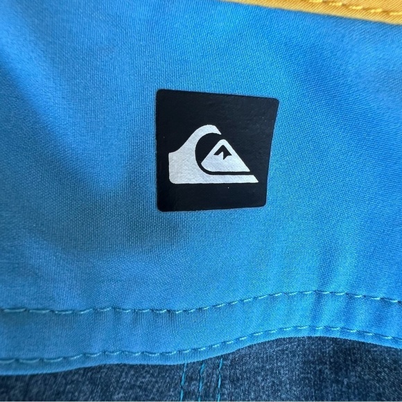 Quicksilver New Wave Everyday Boardshorts Blue Yellow 10” Inseam Size 34 GUC - Picture 7 of 10